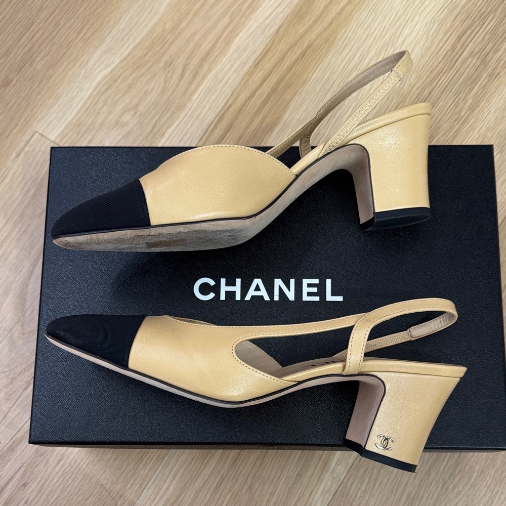 Chanel Classic Slingback Heels – Beige & Black – Goatskin/Grosgrain – 37.5 - Picture 7 of 15